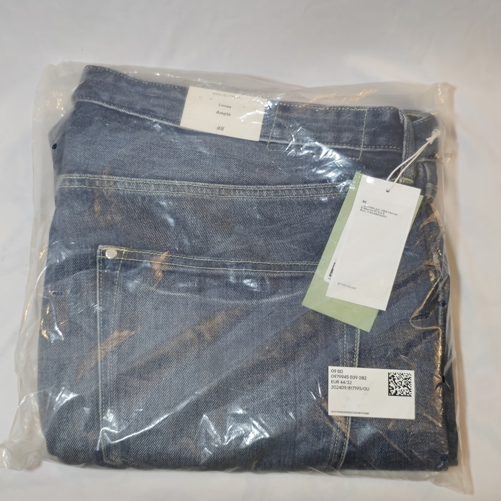 NWT Mens H&M Loose Ample Denim Jeans 44 x 32